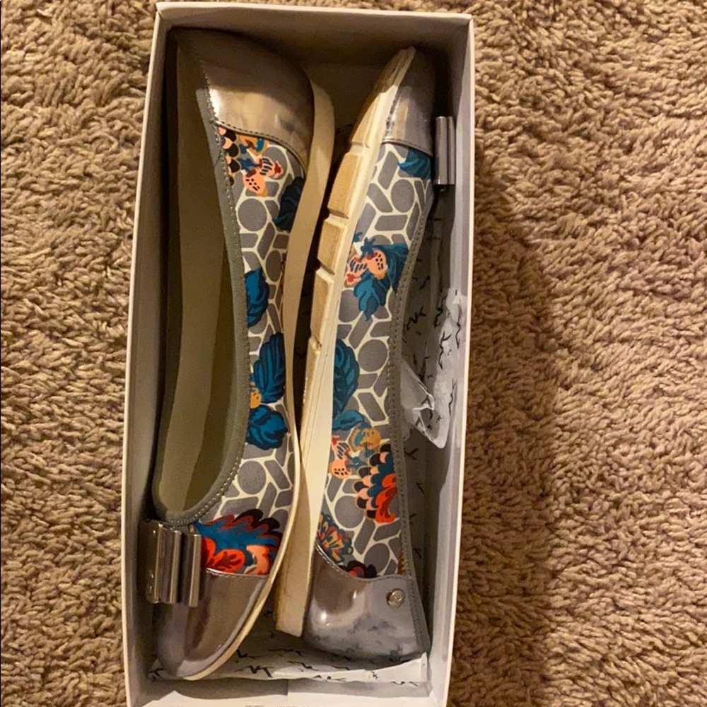 AK Sport Shoes Size 11